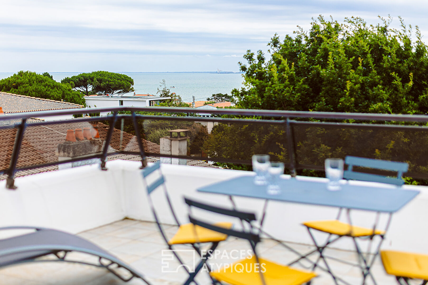 Luxury apartment with a contemplative view