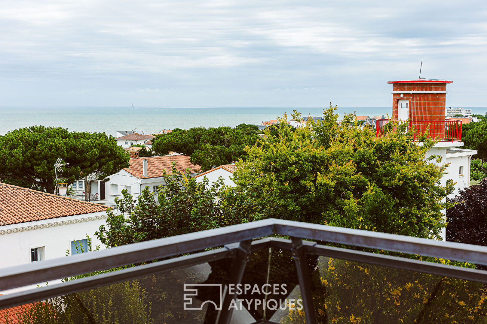 Luxury apartment with a contemplative view