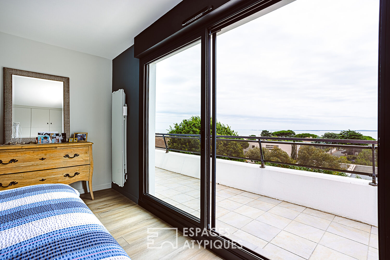 Luxury apartment with a contemplative view