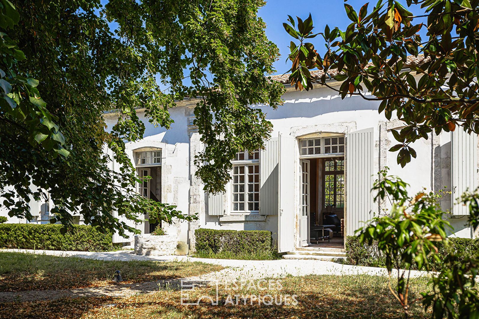 Manor house in sought-after location