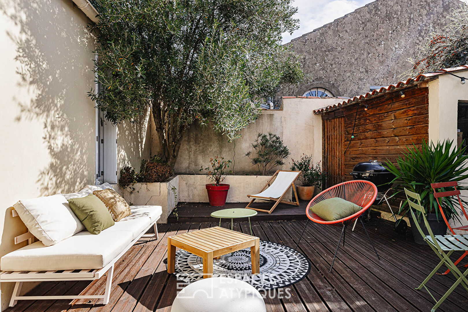 Renovated shop and its garden terrace