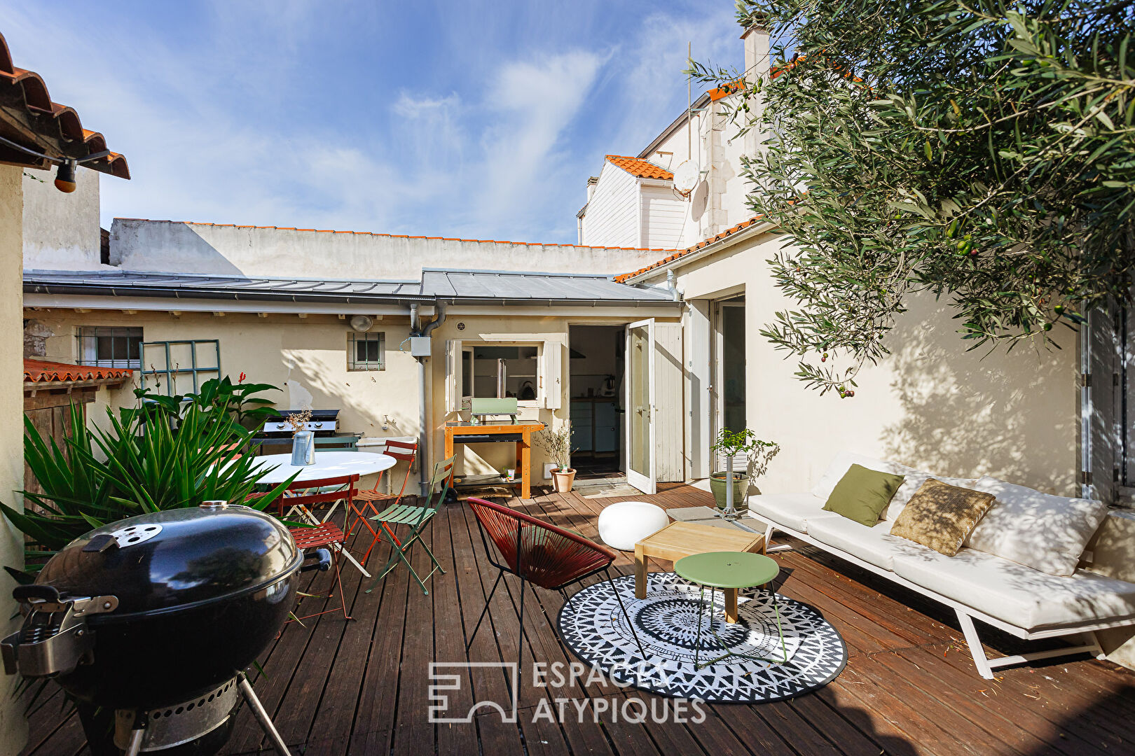 Renovated shop and its garden terrace