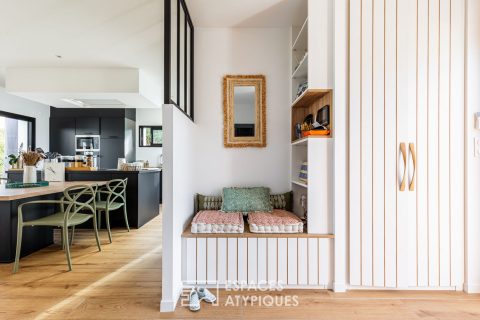 Contemporary hideaway between beaches and countryside