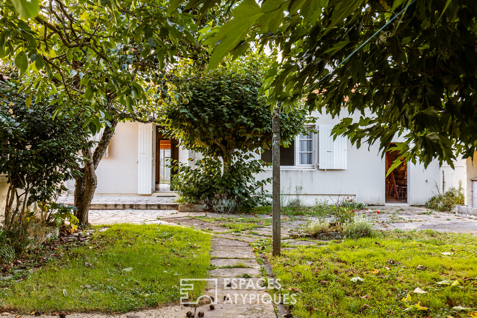 Cotiniarde close to the beach and shops