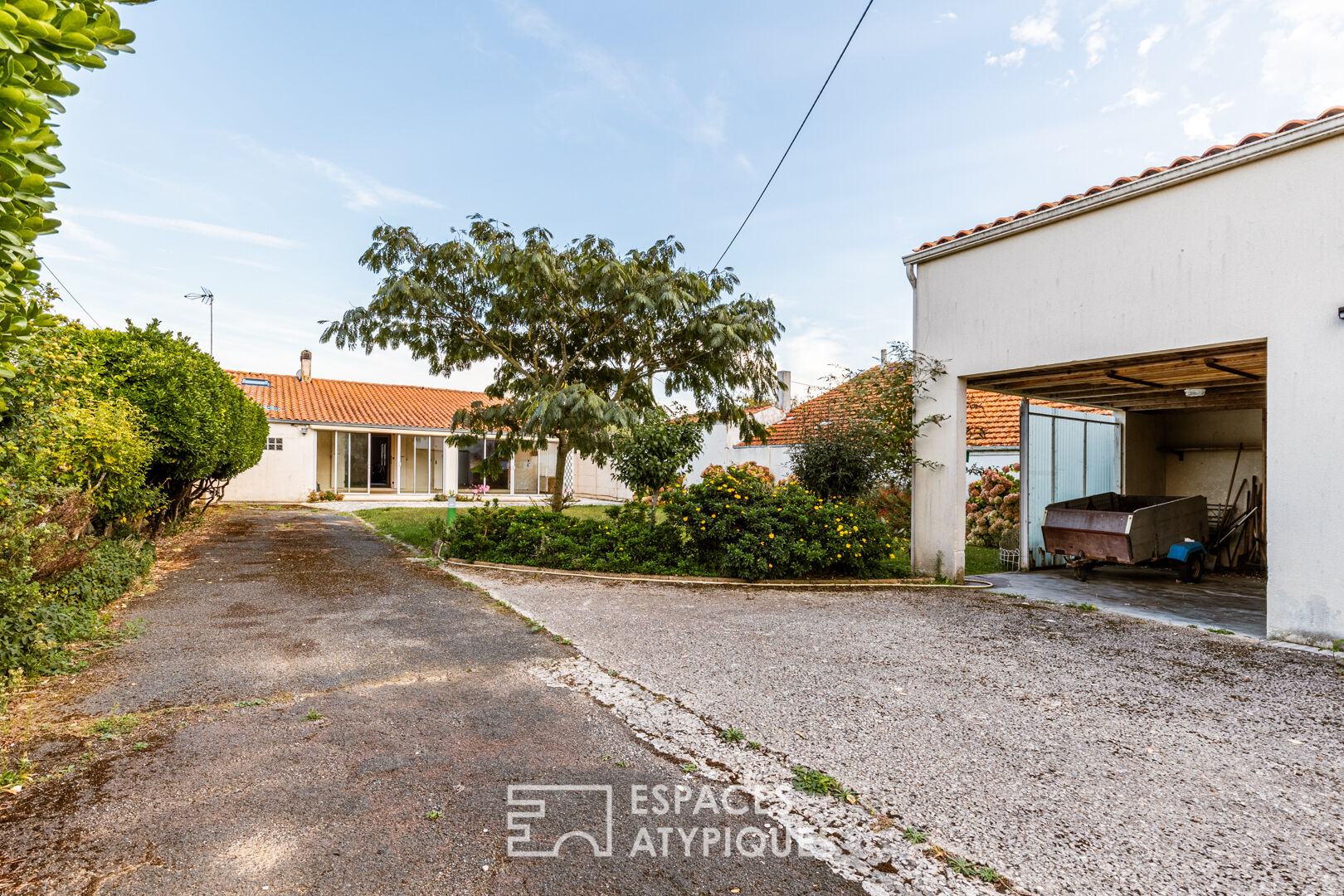 Cotiniarde close to the beach and shops