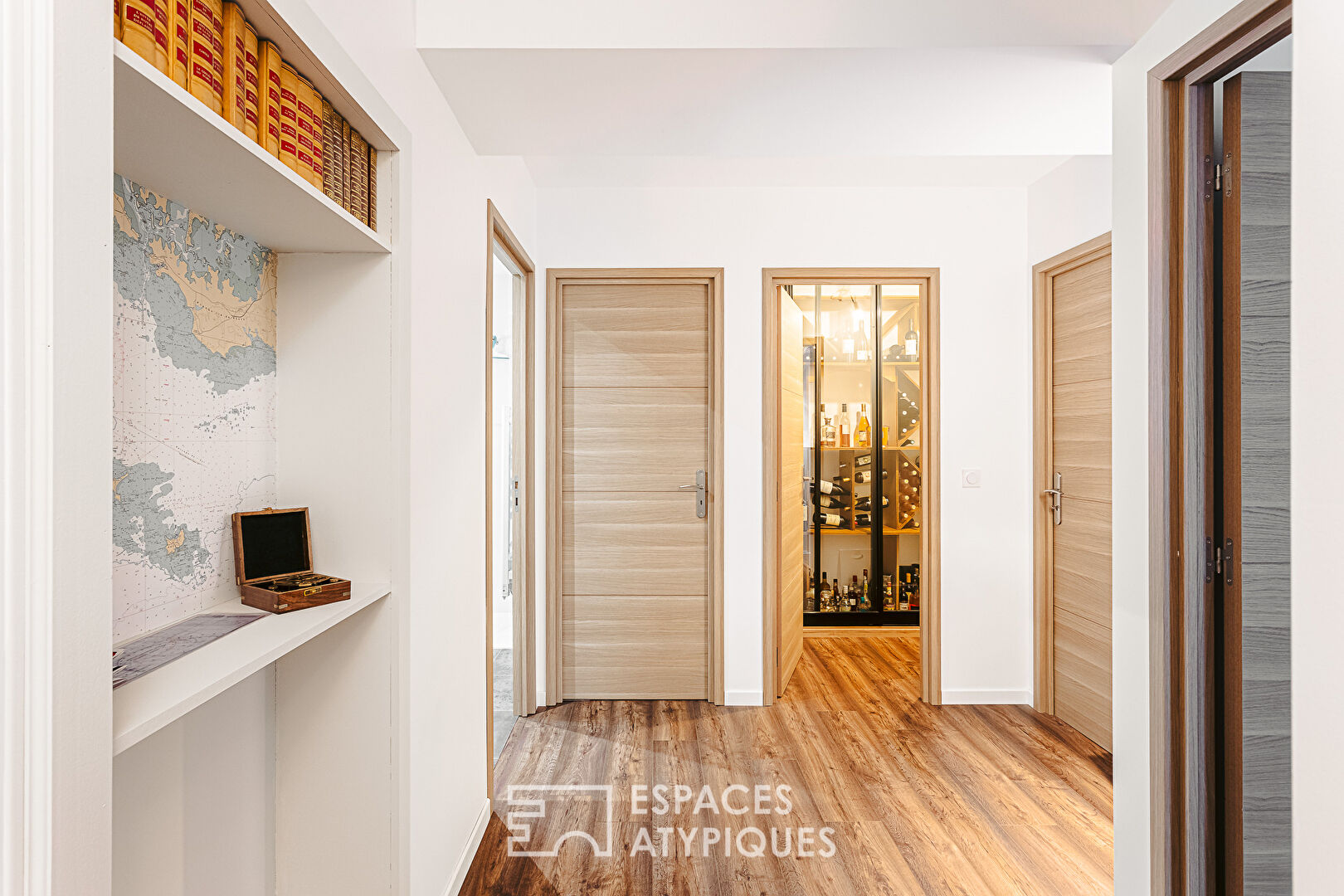 Contemporaine perchée aux prestations atypiques