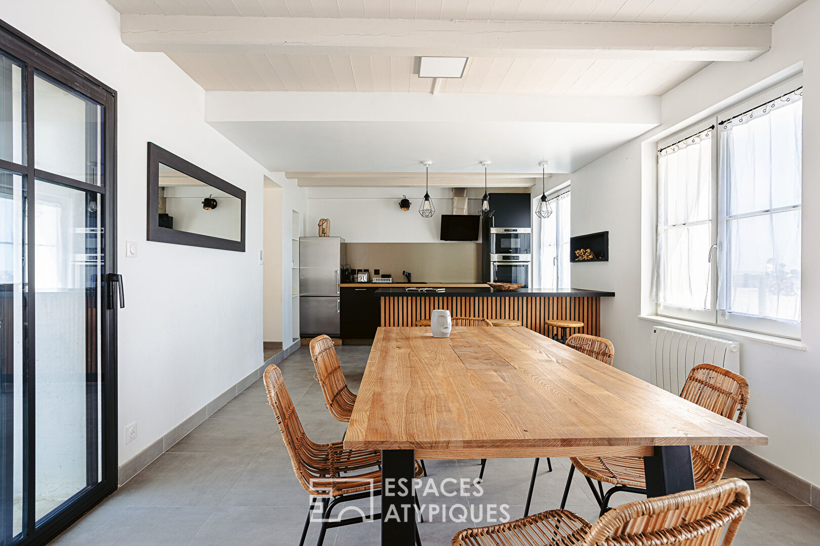 Charming pied-à-terre and its view of the ocean