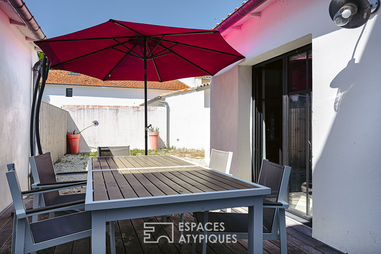 Charming pied-à-terre and its view of the ocean