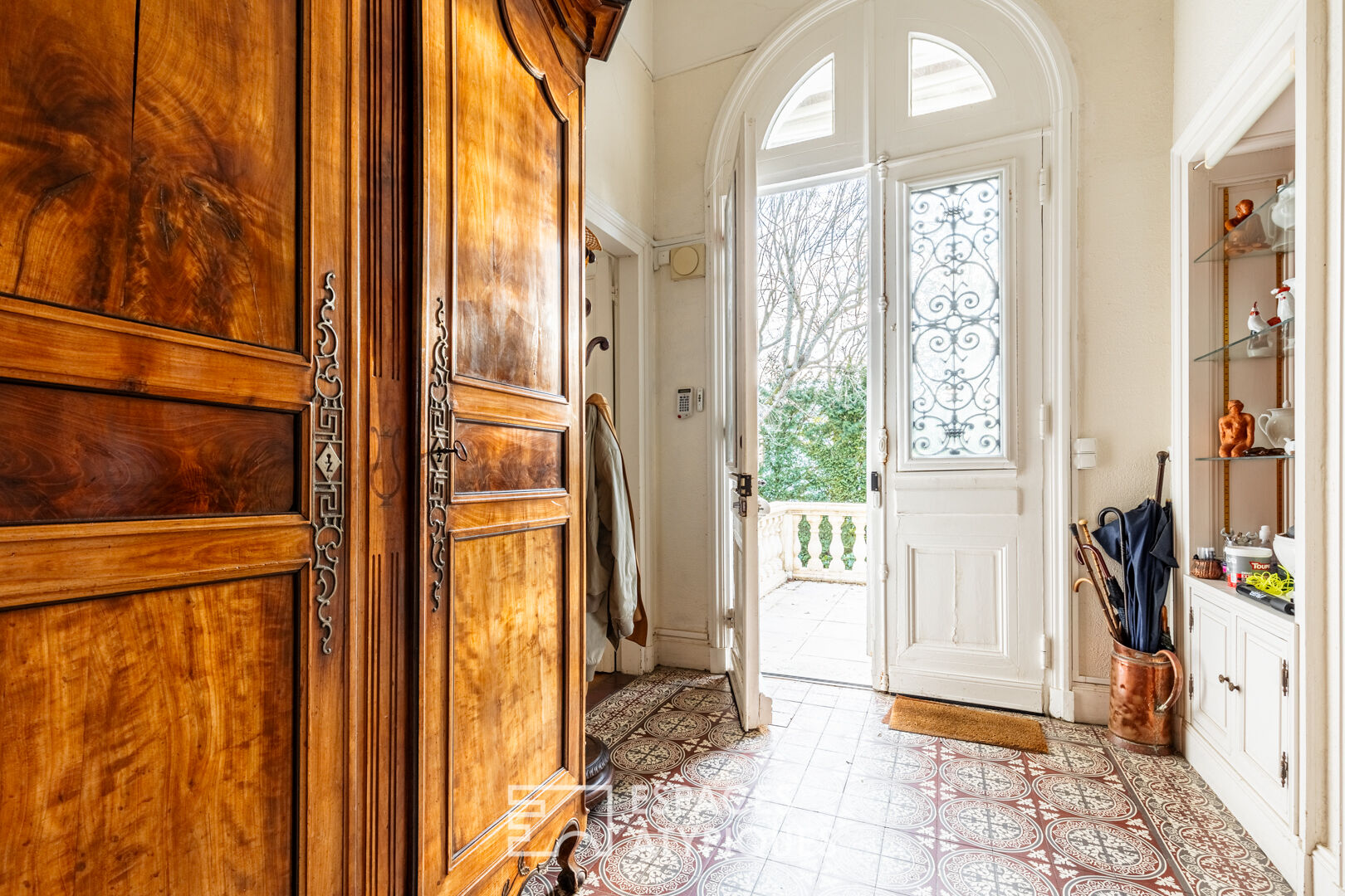 Late 19th century villa and its park close to the sea