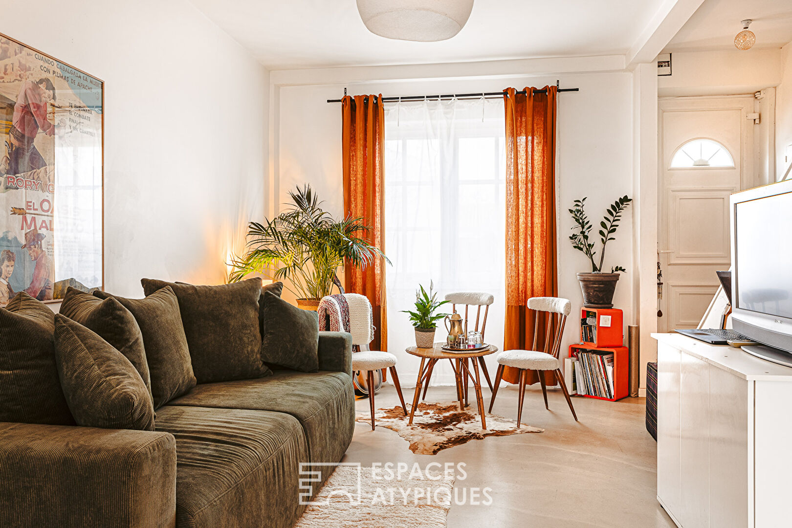 Shop with a bohemian spirit and its enclosed garden