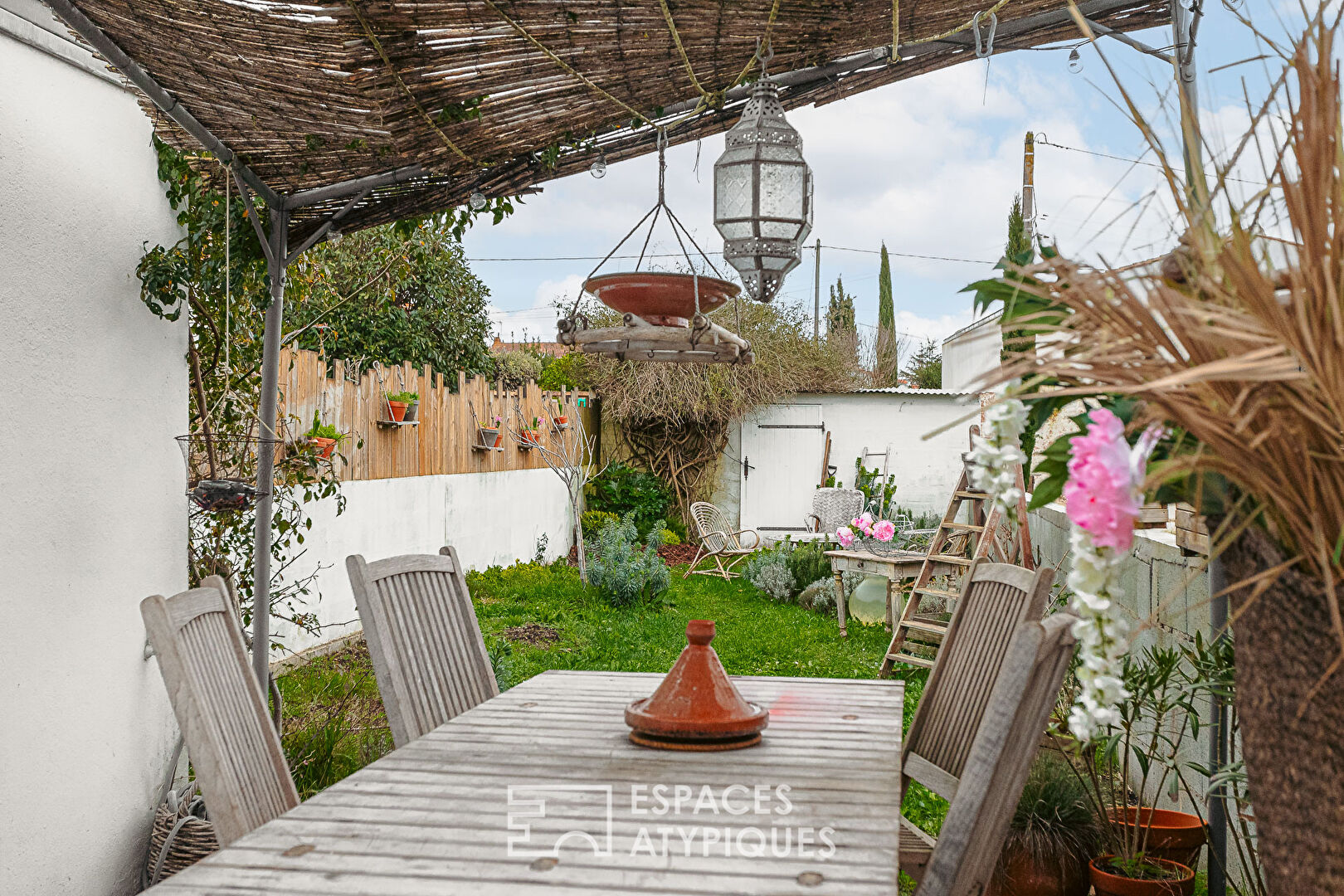 Échoppe à l’esprit bohème et son jardin clos