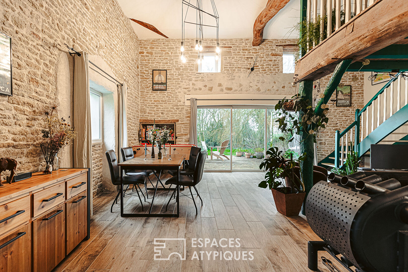 Renovated Charentaise in a bucolic setting