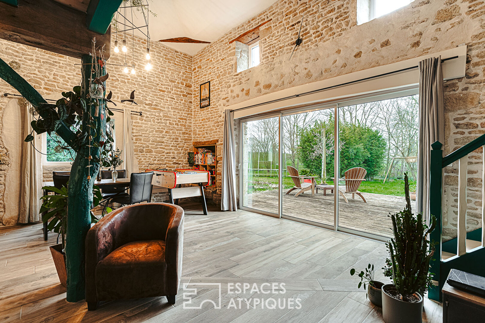 Renovated Charentaise in a bucolic setting