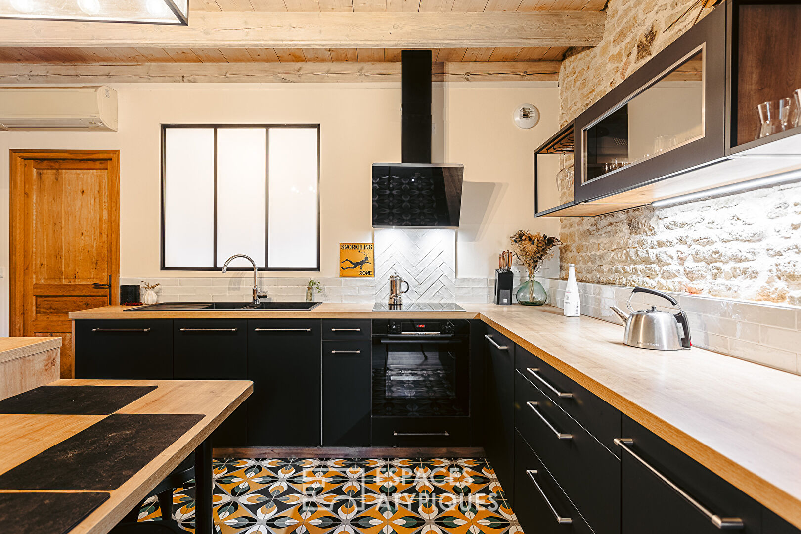 Renovated Charentaise in a bucolic setting