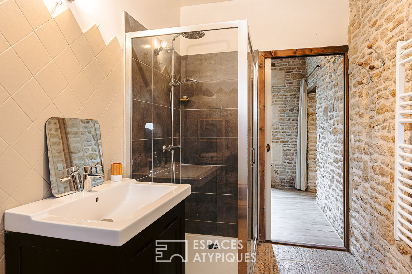 Renovated Charentaise in a bucolic setting