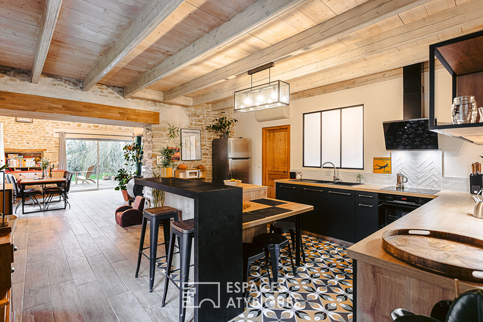Renovated Charentaise in a bucolic setting