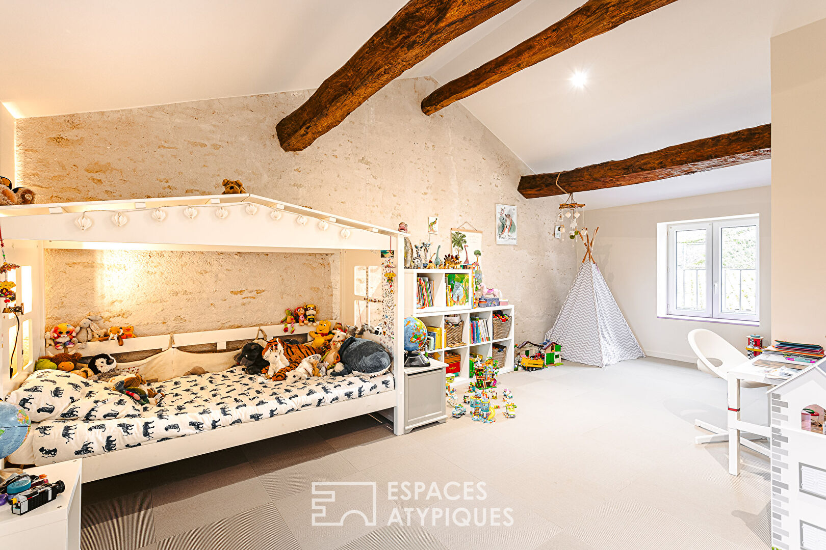 Renovated Charentaise in a bucolic setting