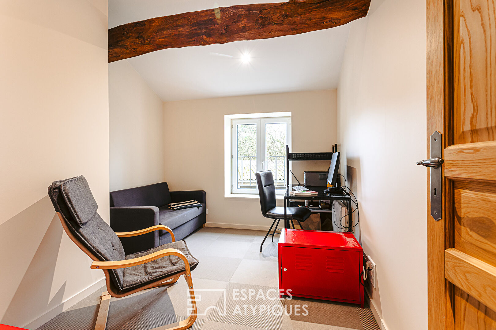 Renovated Charentaise in a bucolic setting