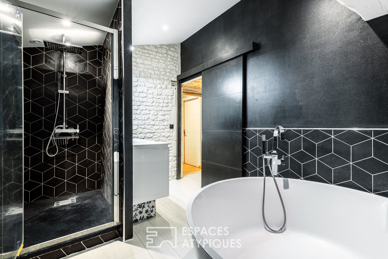 Elegant renovated Charentaise house