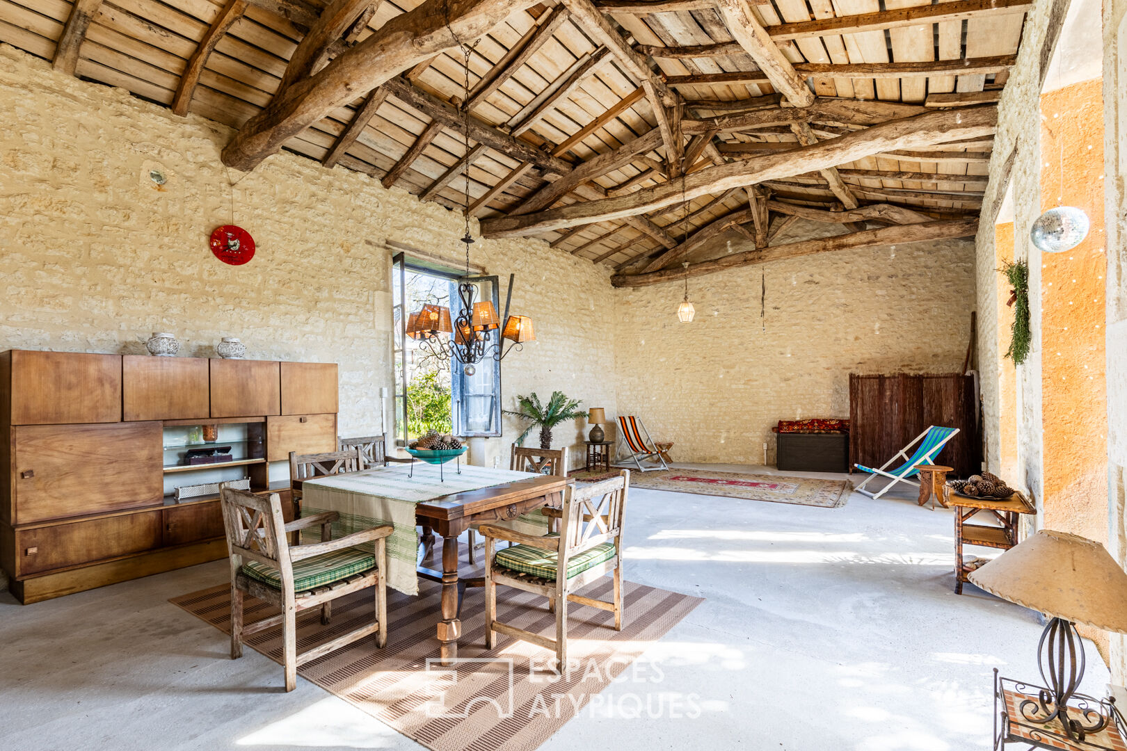 Ancienne ferme éclectique en coeur de village