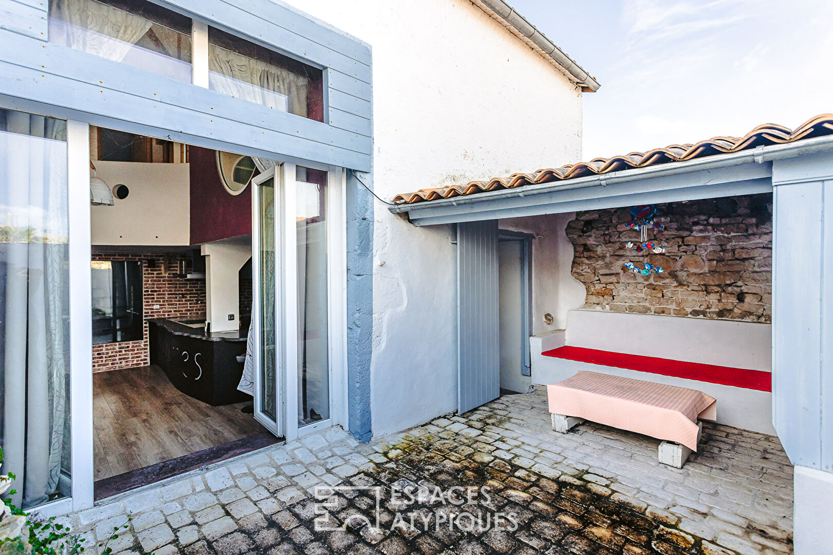 Loft and its guest house near the port