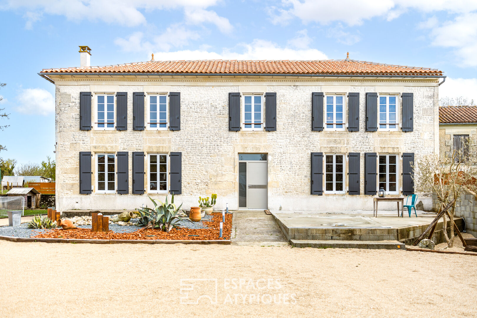 Authentic renovated Charente house