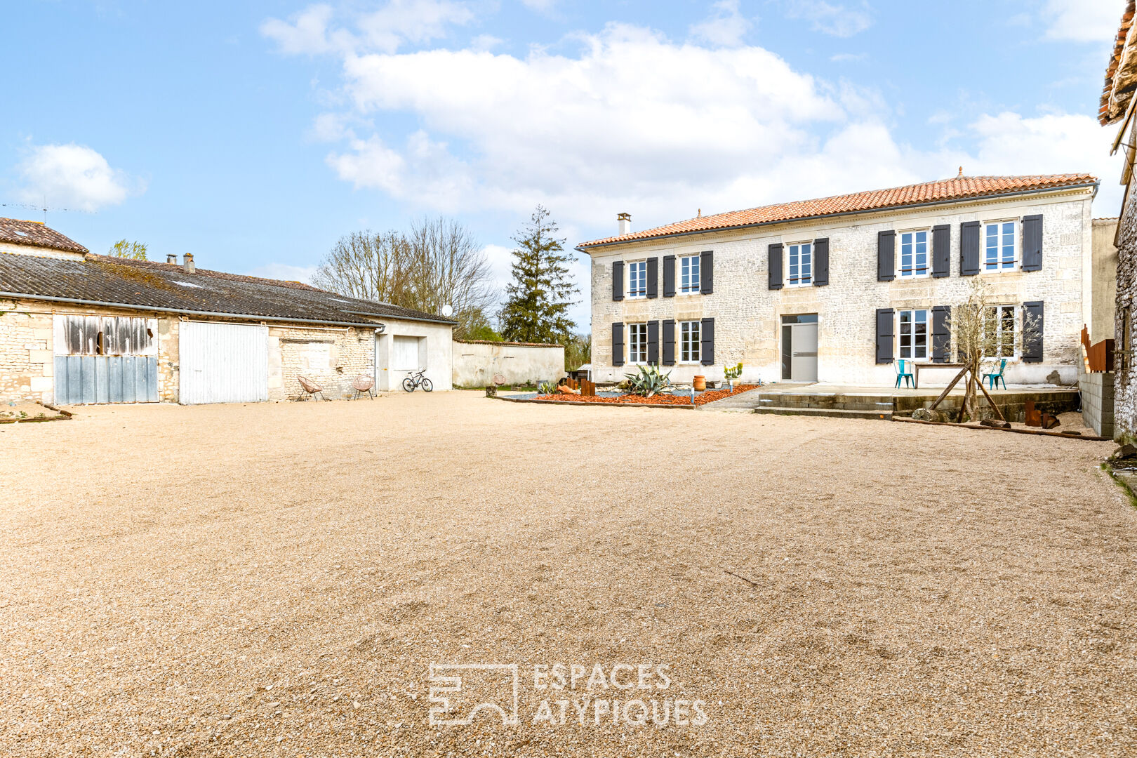 Authentic renovated Charente house