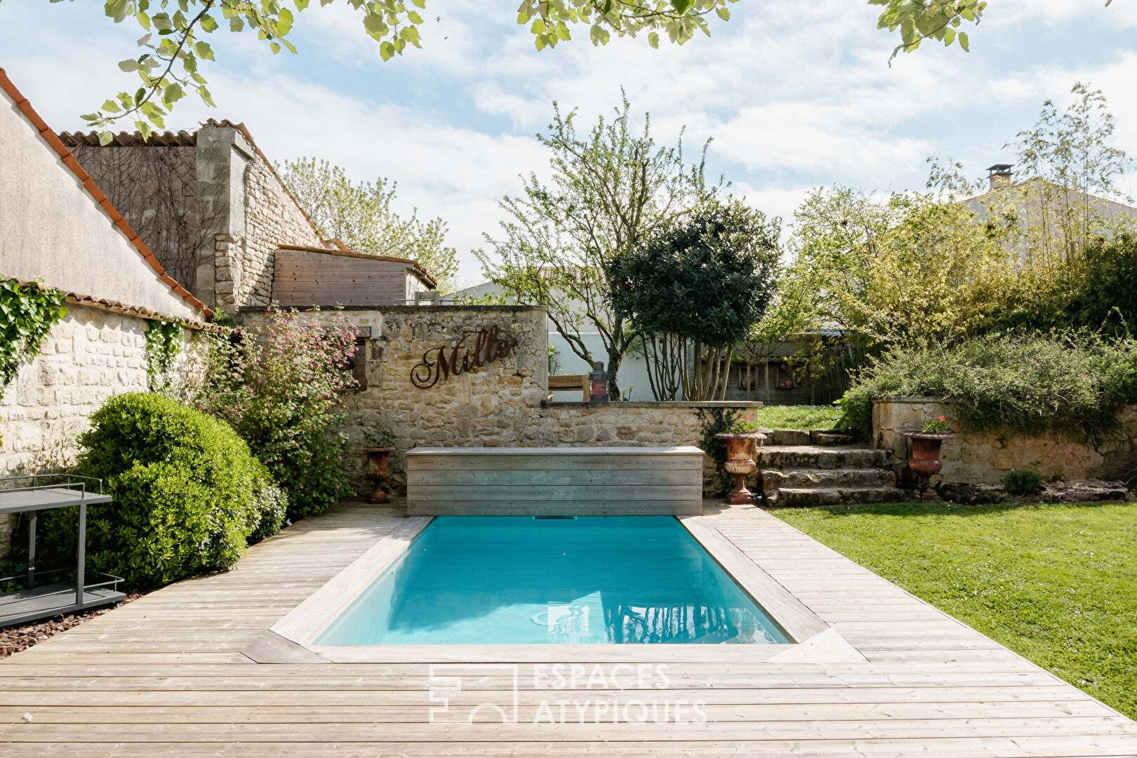 Maison de caractère rénovée et son jardin paysagé