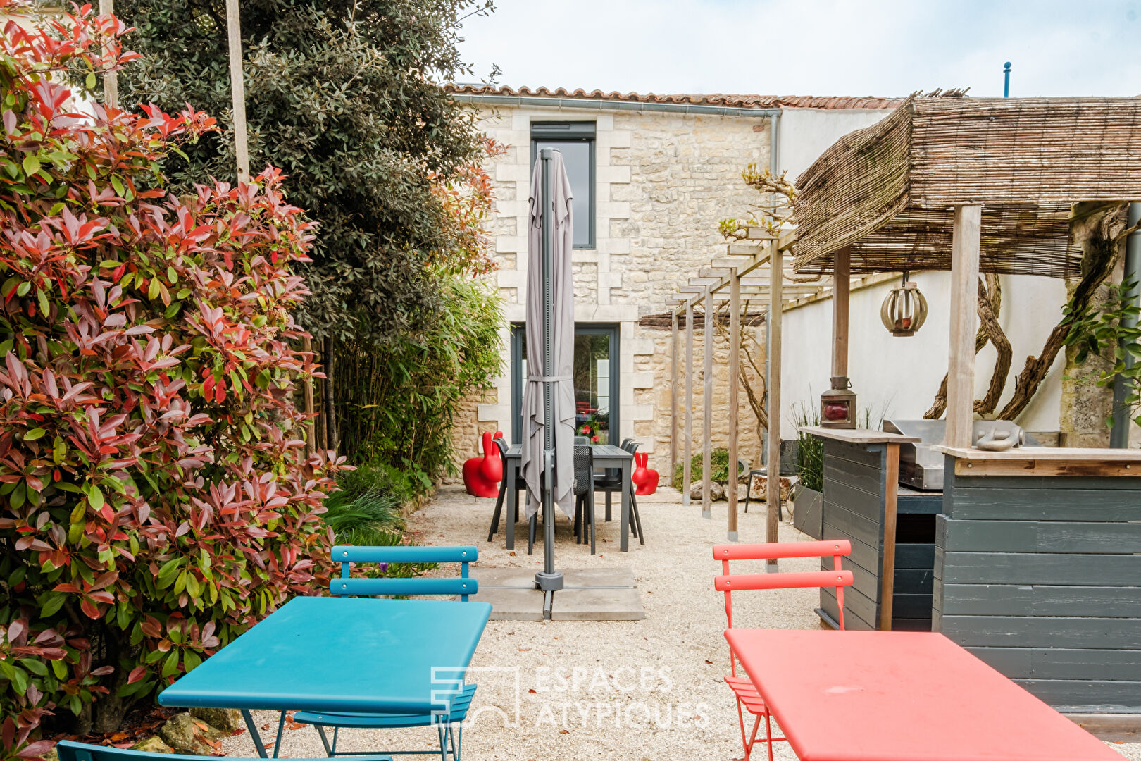 Maison de caractère rénovée et son jardin paysagé