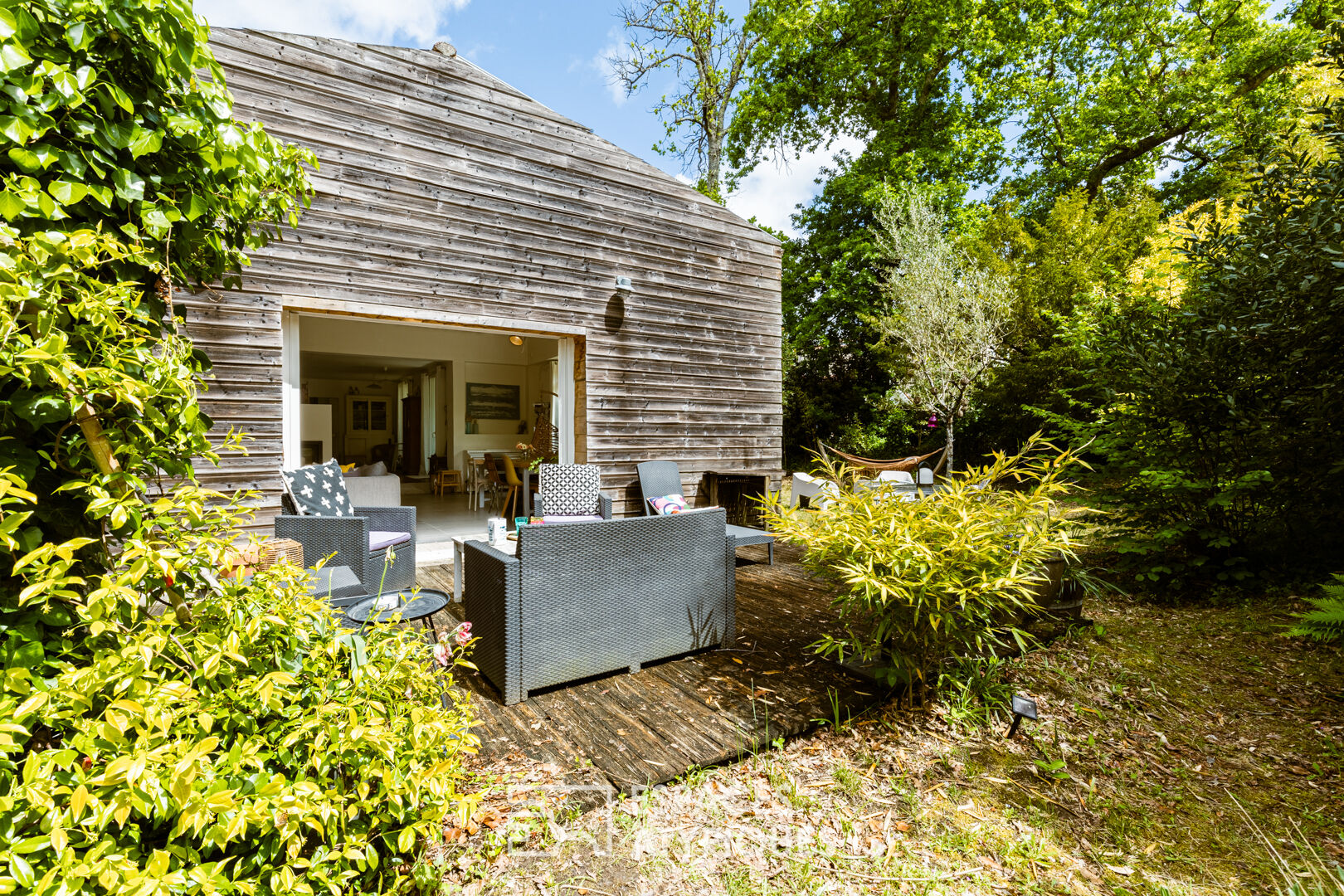 Bright villa a stone’s throw from the beach