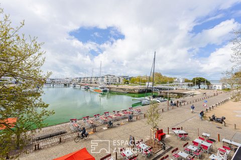 Exclusive apartment with rooftop, moored between the two ports