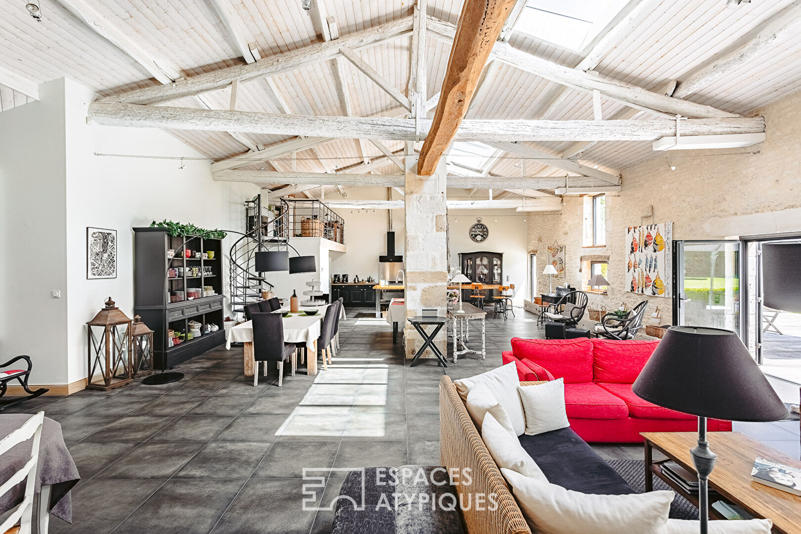 Renovated barn and its exceptional rooms