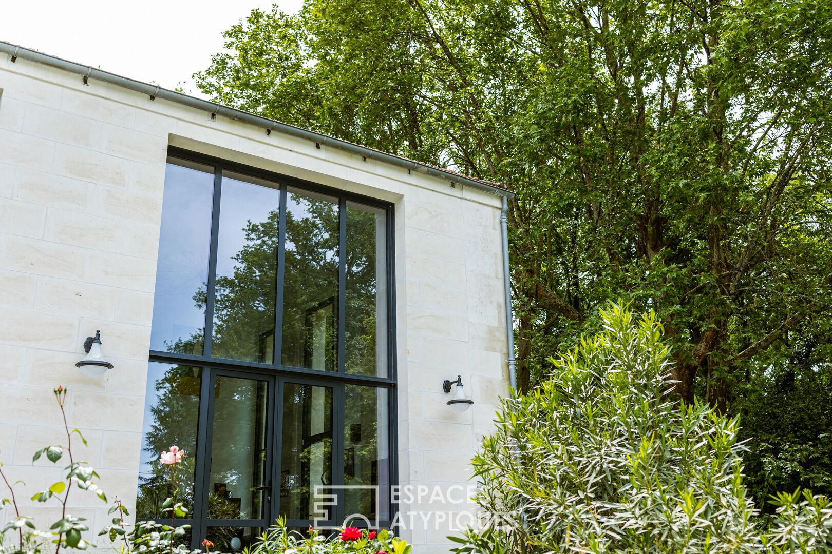 Exceptional estate in a wooded park