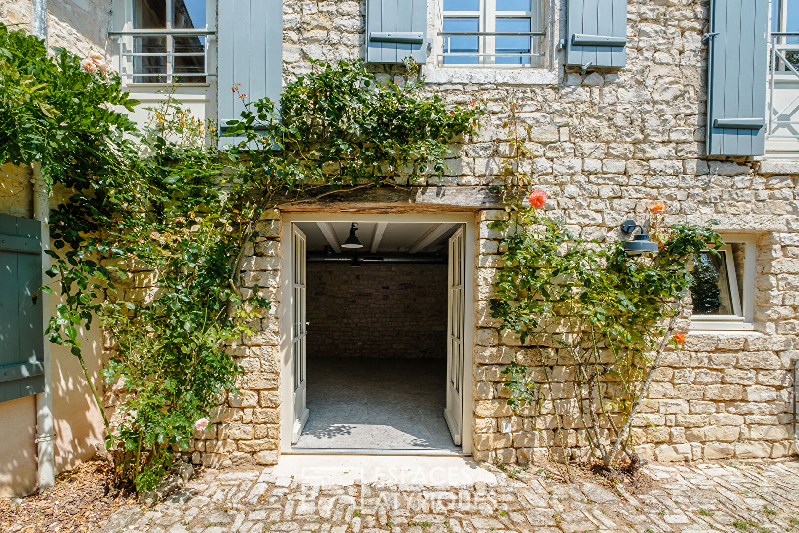 Authentique villageoise à l’abri des regards