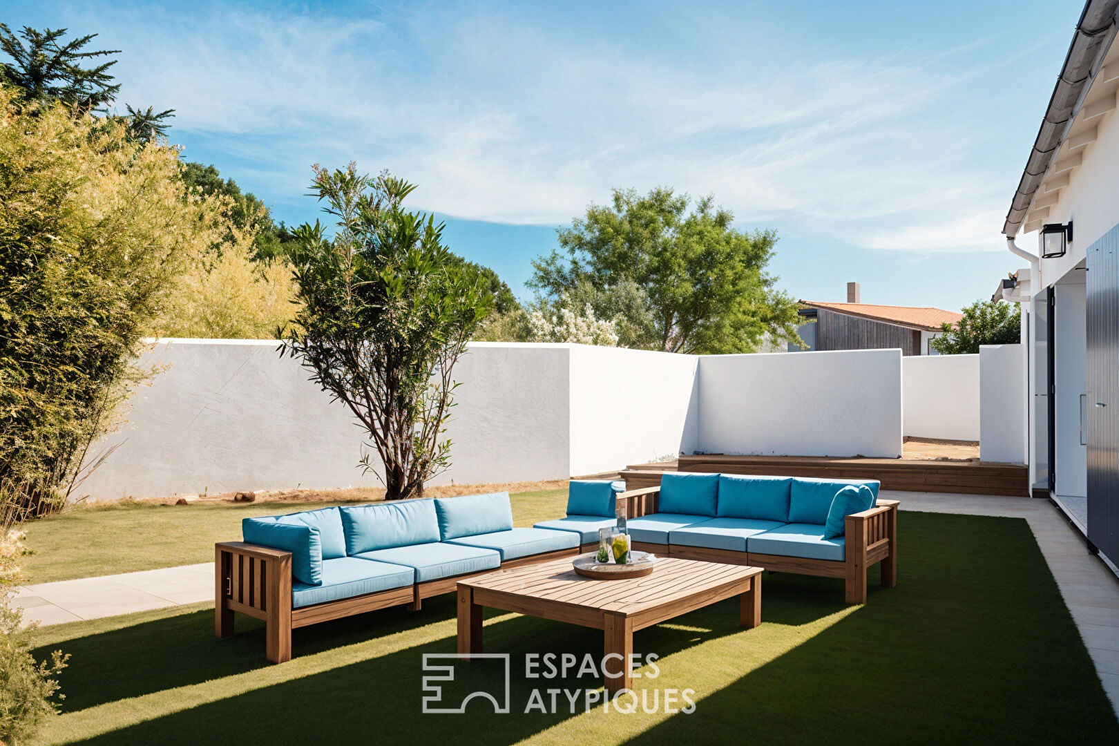Renovated pied-à-terre in quiet area