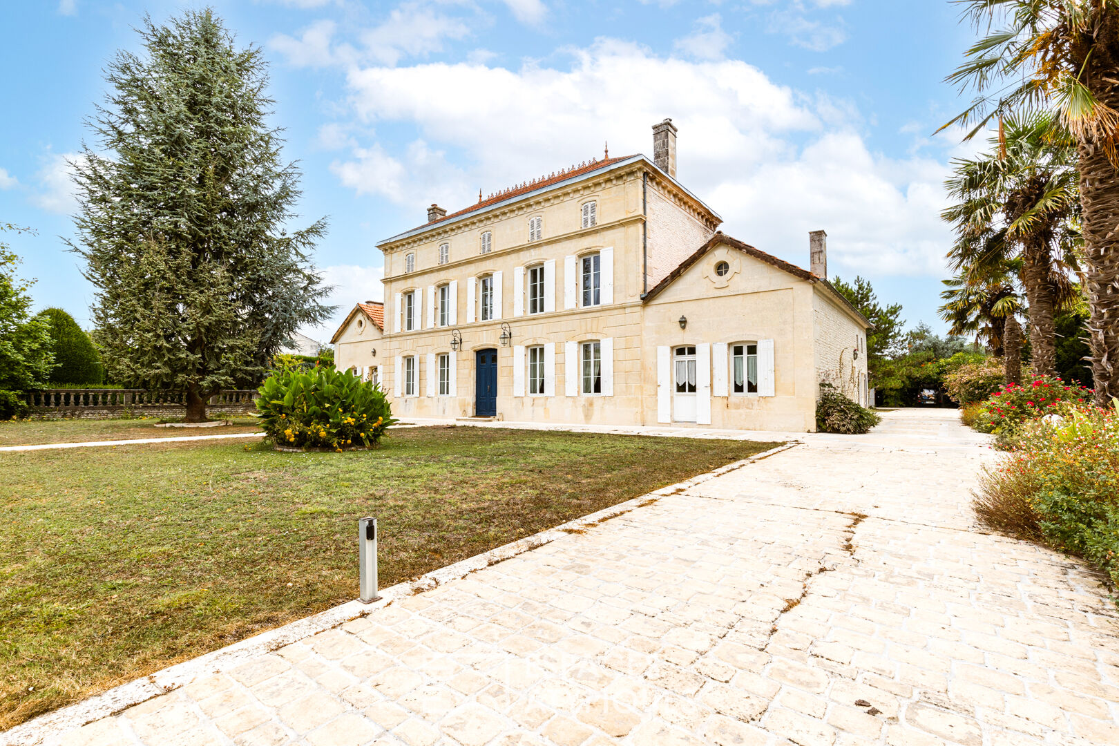 Maison de maître au charme d’antan avec dépendances
