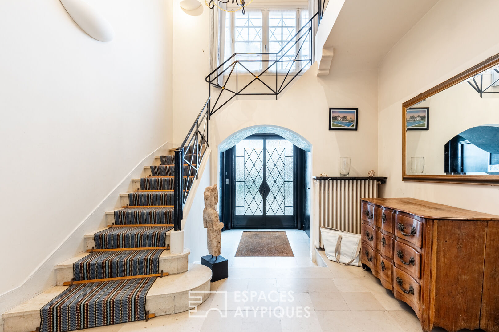 A revisited bourgeoisie and its wooded park