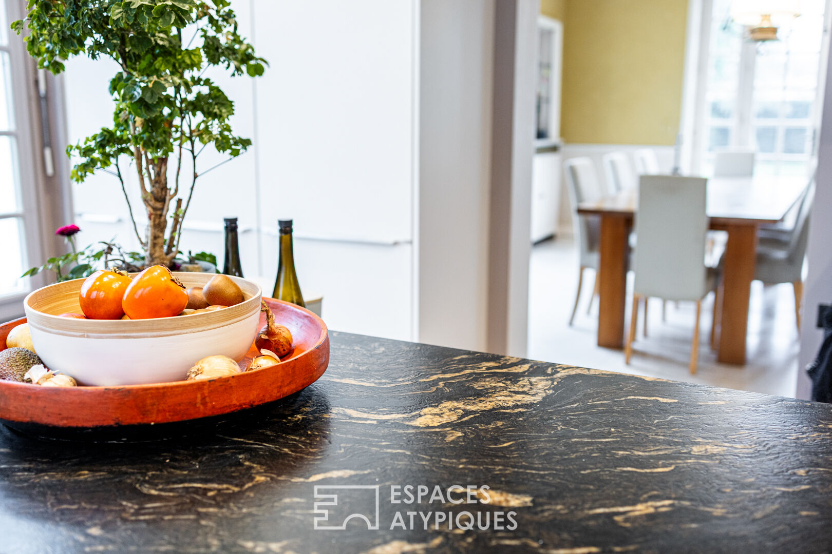 A revisited bourgeoisie and its wooded park