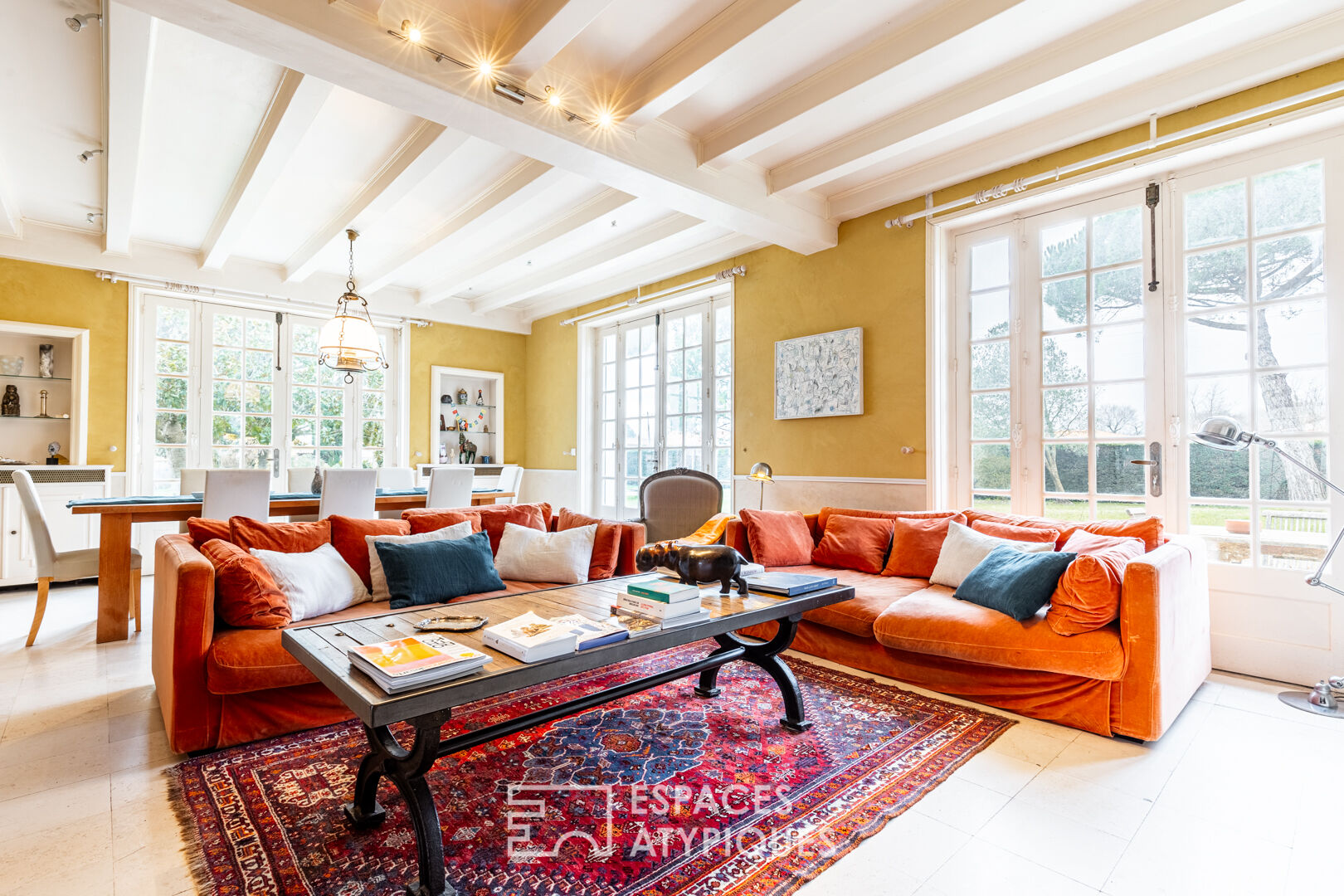 A revisited bourgeoisie and its wooded park