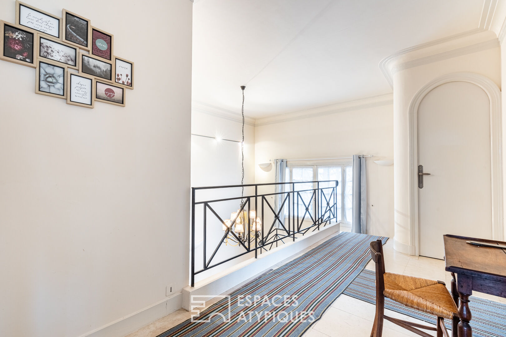 A revisited bourgeoisie and its wooded park