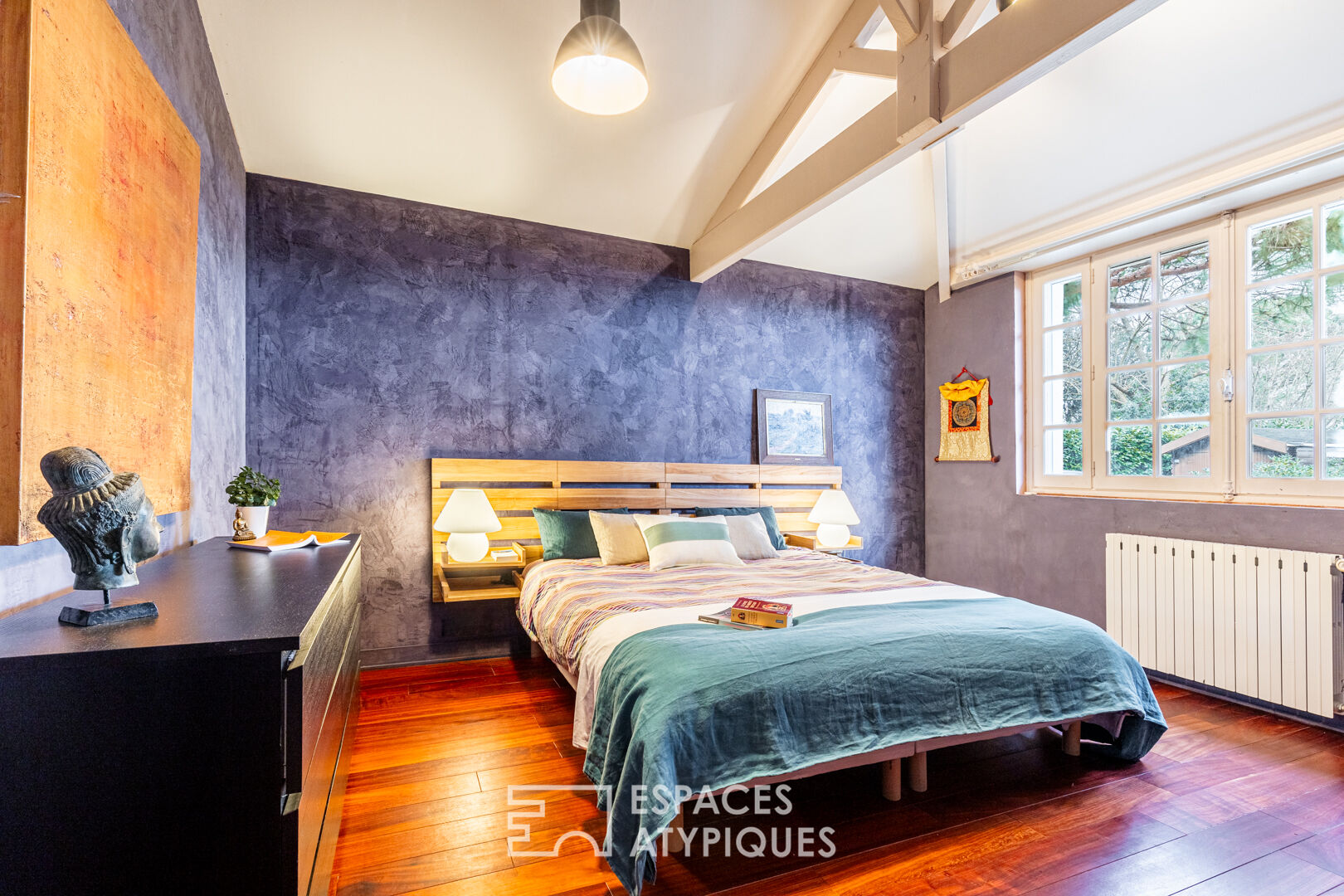 A revisited bourgeoisie and its wooded park