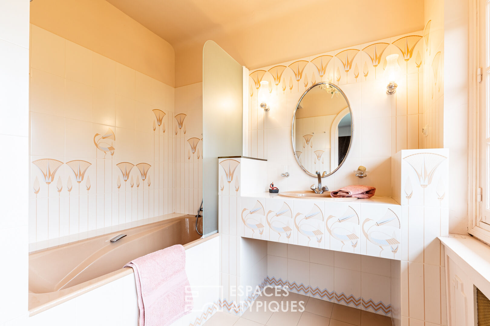 A revisited bourgeoisie and its wooded park