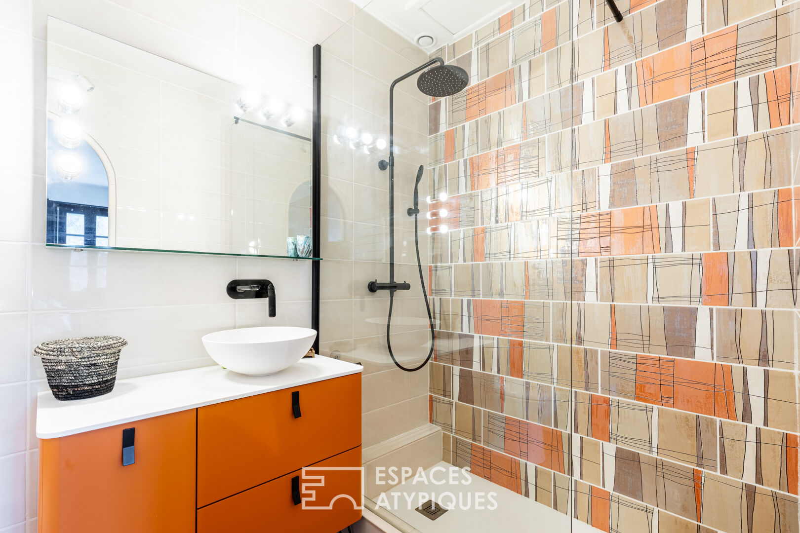 A revisited bourgeoisie and its wooded park