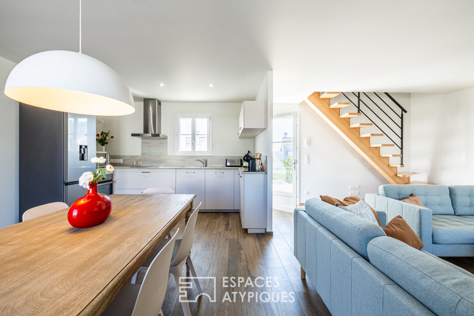 Une lumineuse et estivale villa