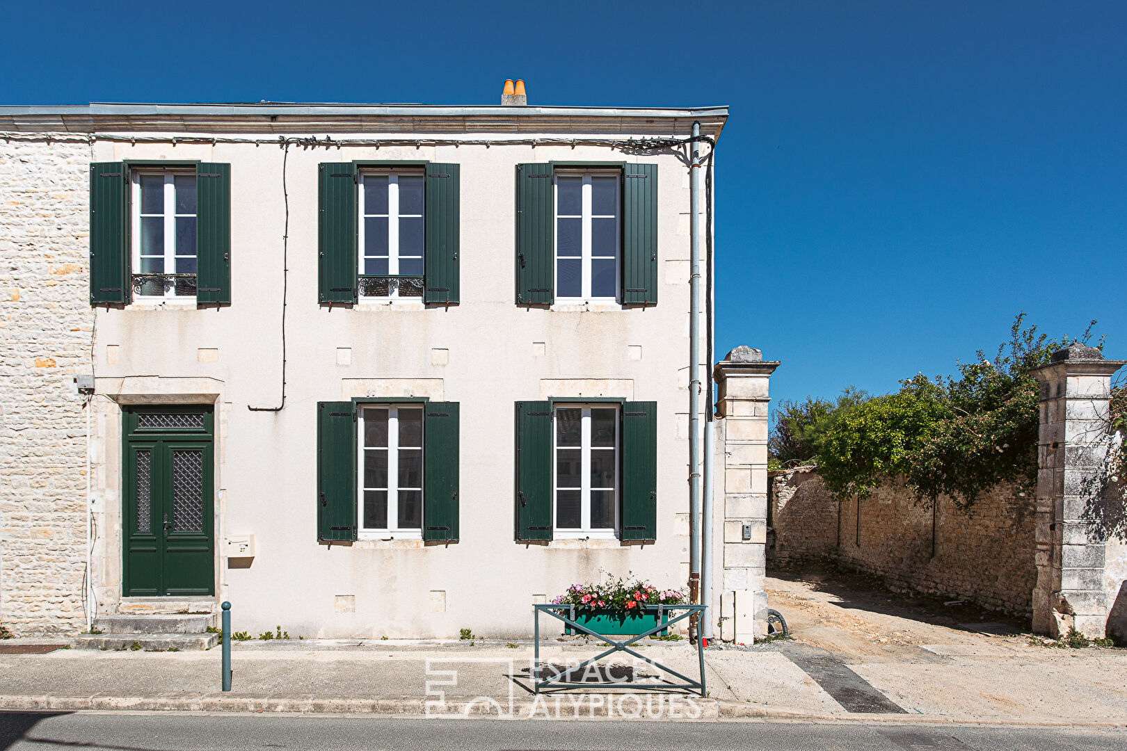 Mansion, marriage of classic and design