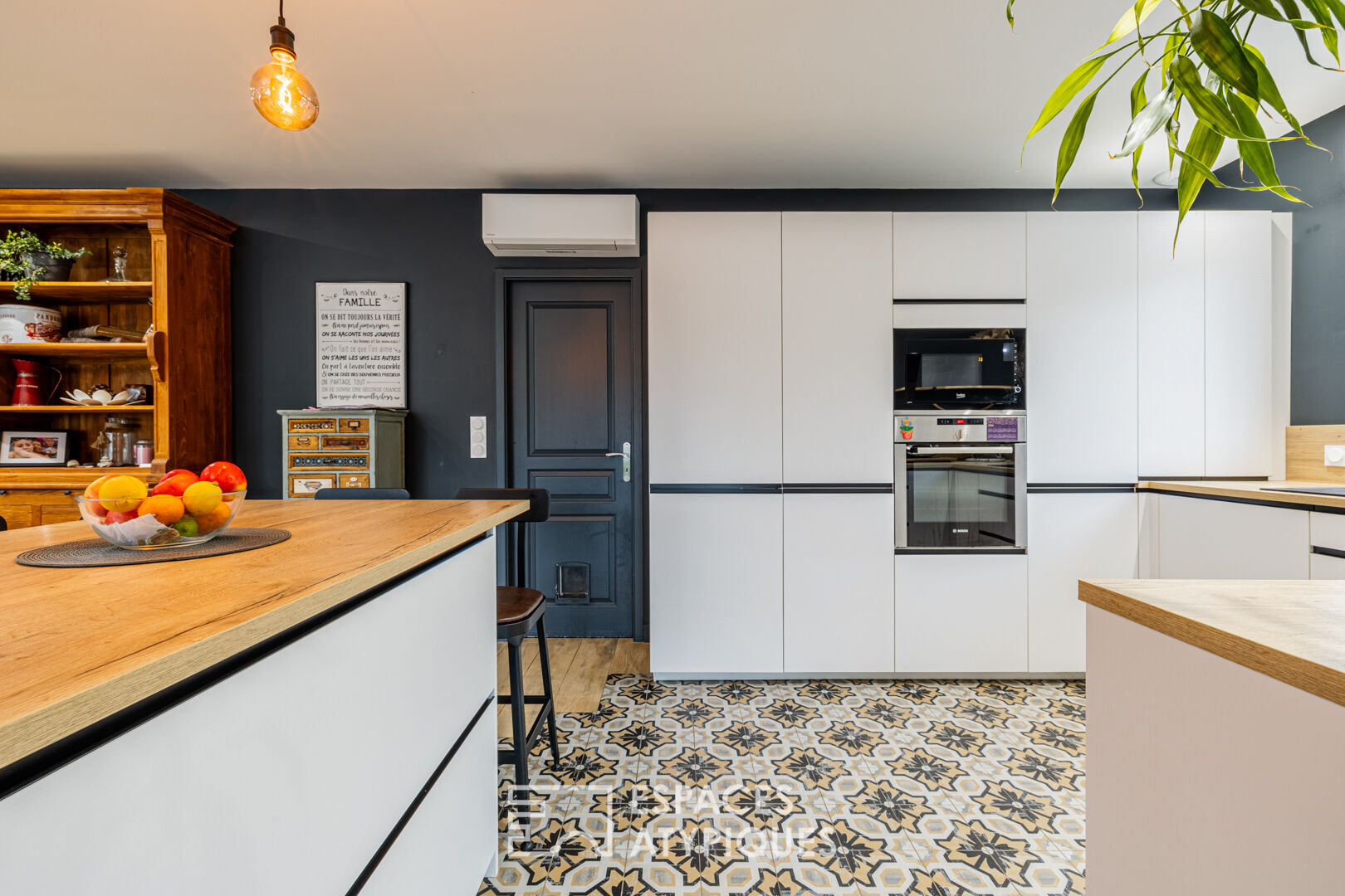 Modern family home near Royan