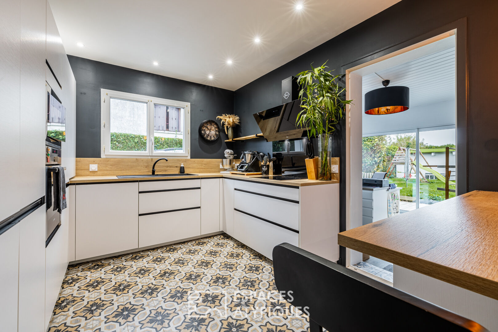 Modern family home near Royan