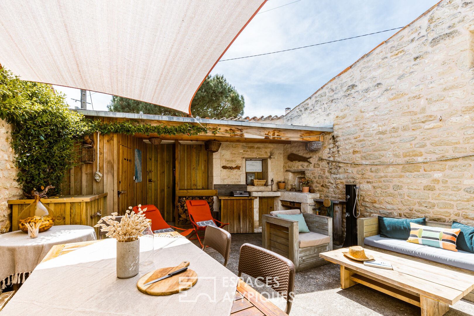 A charming setting with a strong character