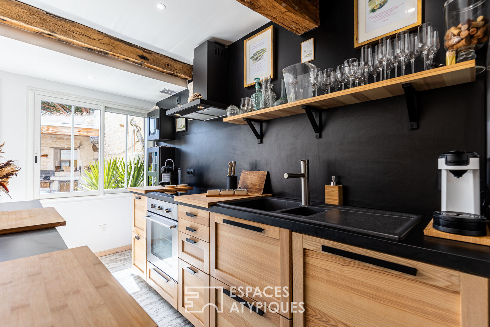 A charming setting with a strong character
