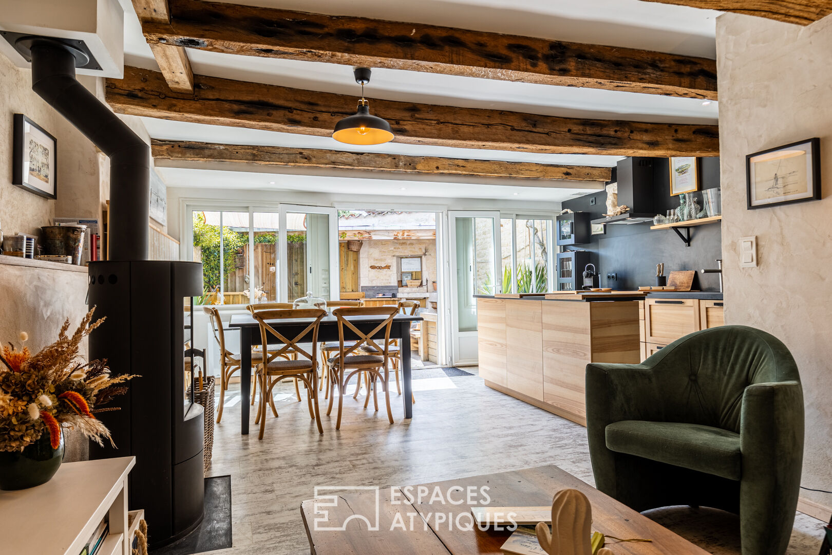 A charming setting with a strong character